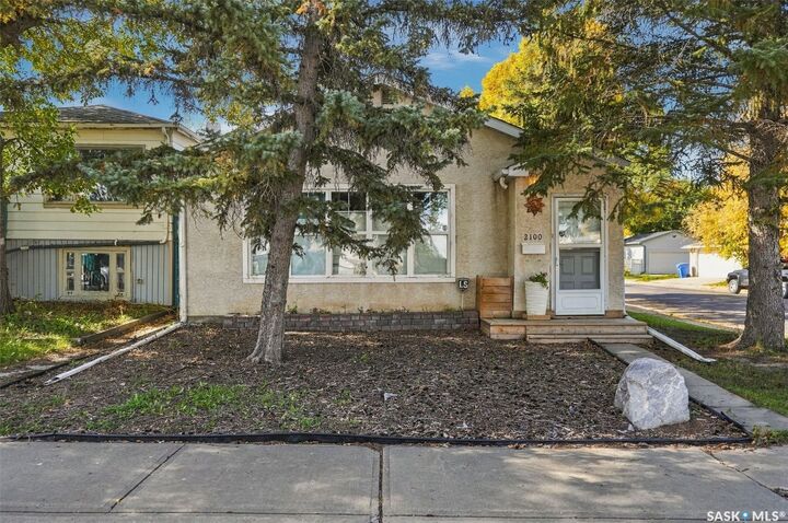 Property Photo:  2100 Lindsay Street  SK S4N 3B9 