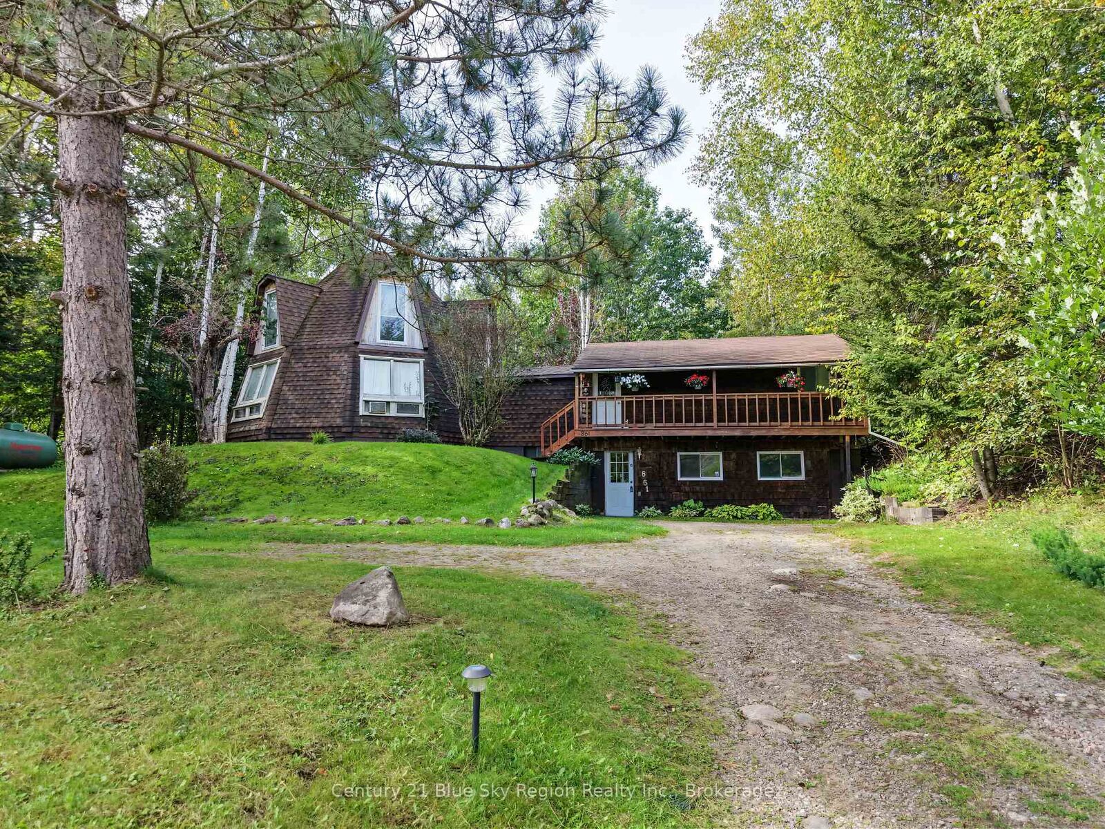 Property Photo: 861 Pinecreek Road S ON P0H 1H0
