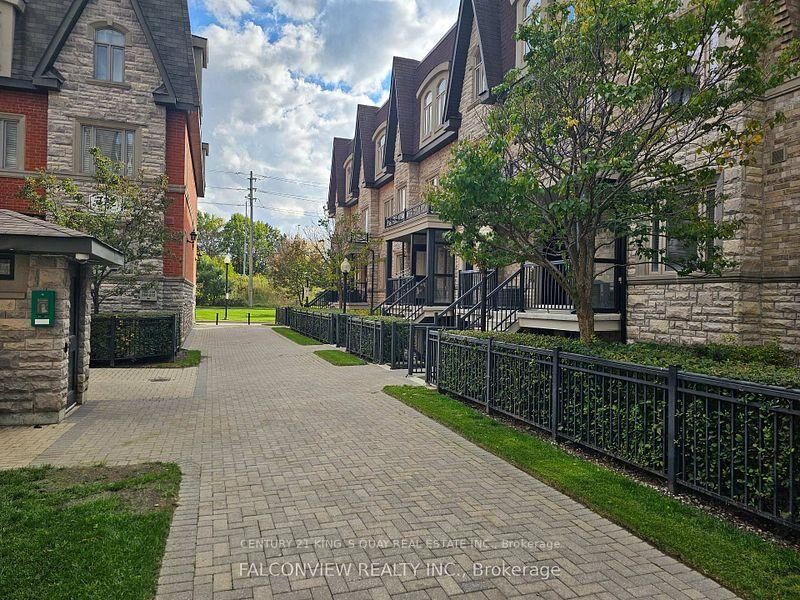 Photo de la propriété:  318 John Street 241  ON L3T 0B1 