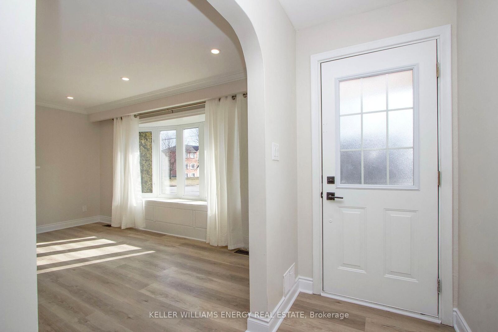 Property Photo:  574 Olive Avenue Main  ON L1H 2R3 