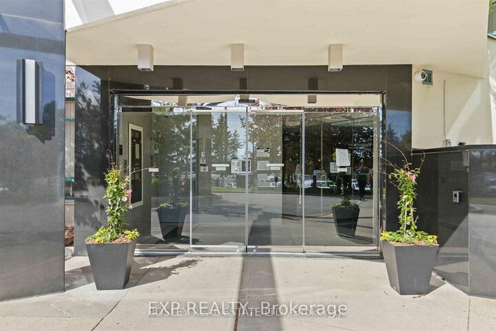 Photo de la propriété:  7250 Yonge Street 206  ON L4J 7X1 
