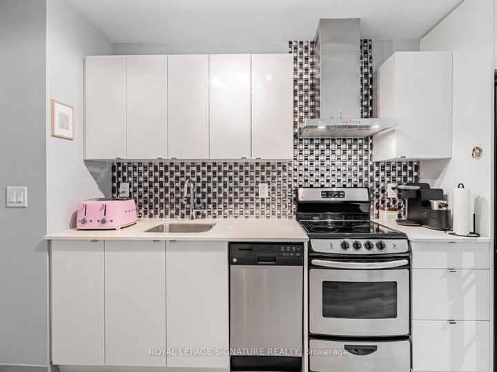 Property Photo: 51 East Liberty Street 202 ON M6K 3P8