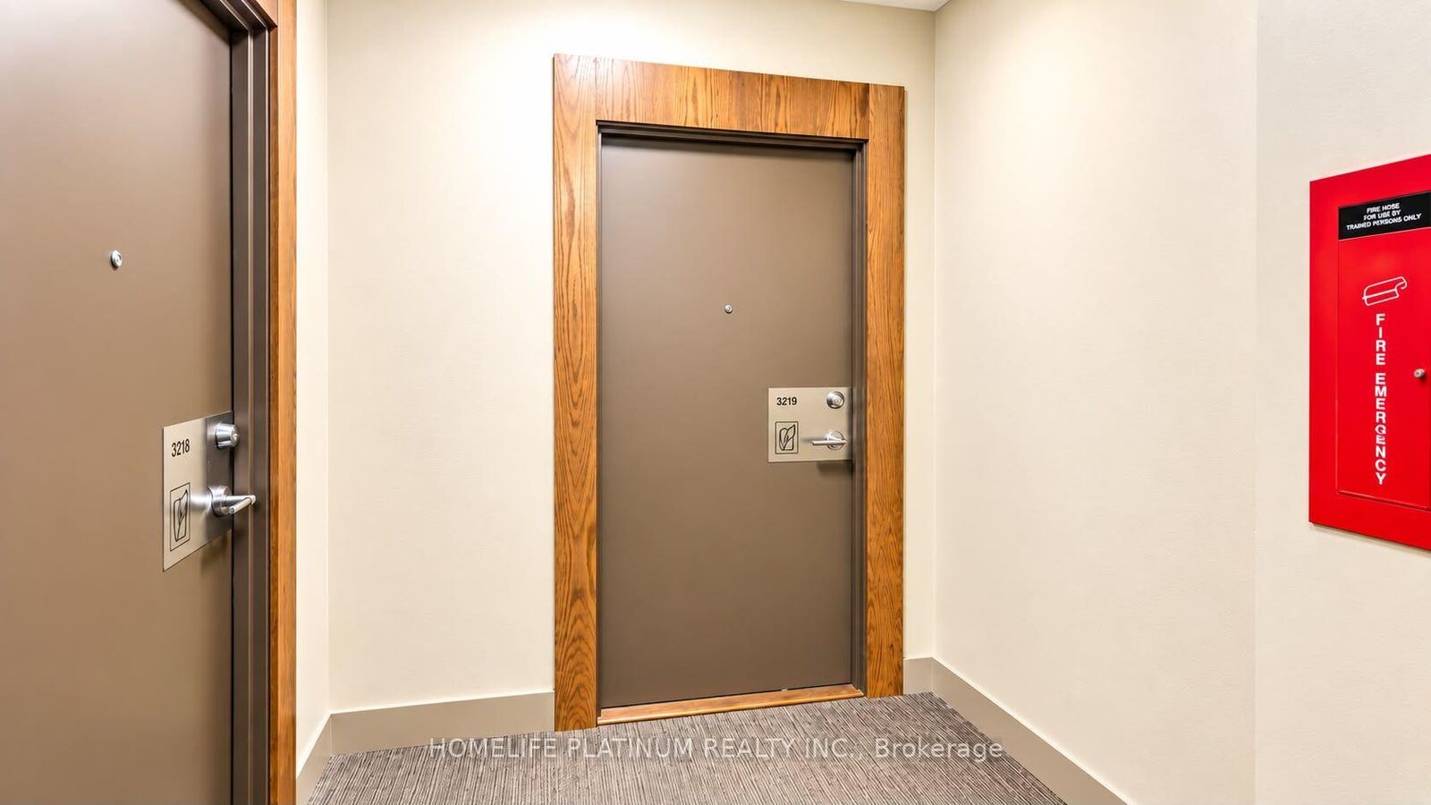 Property Photo:  4099 Brickstone Mews 3209  ON L5B 0G2 