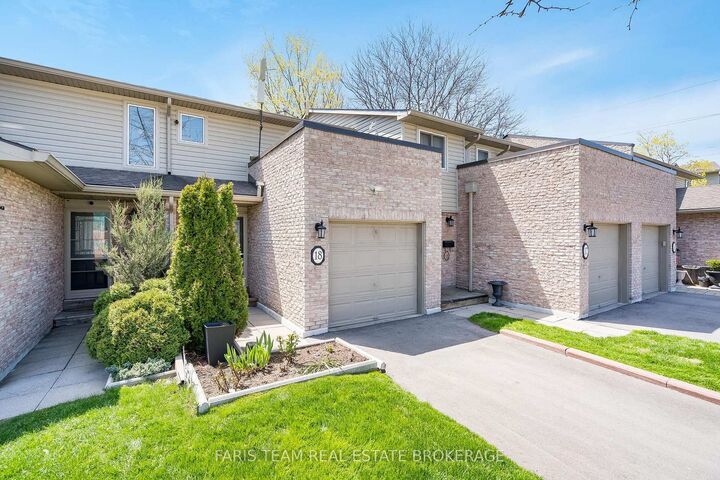 Photo de la propriété: 2075 Asta Drive 18 ON L5A 2T5