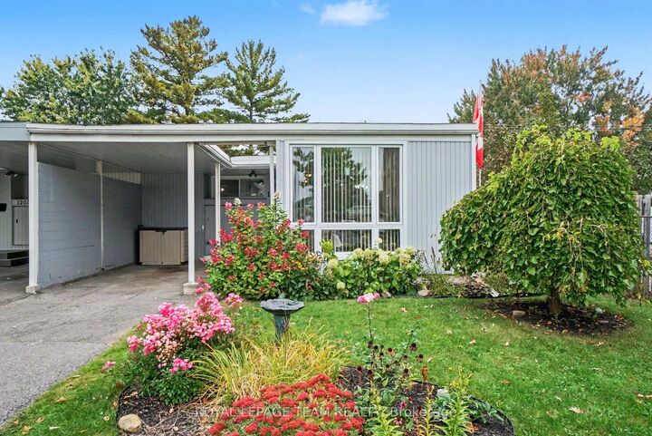 Property Photo: 1201 Meadowlands Drive E ON K2E 6K2