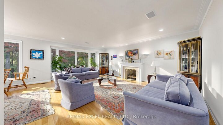 Property Photo:  131 Burbank Drive  ON M2K 1N6 