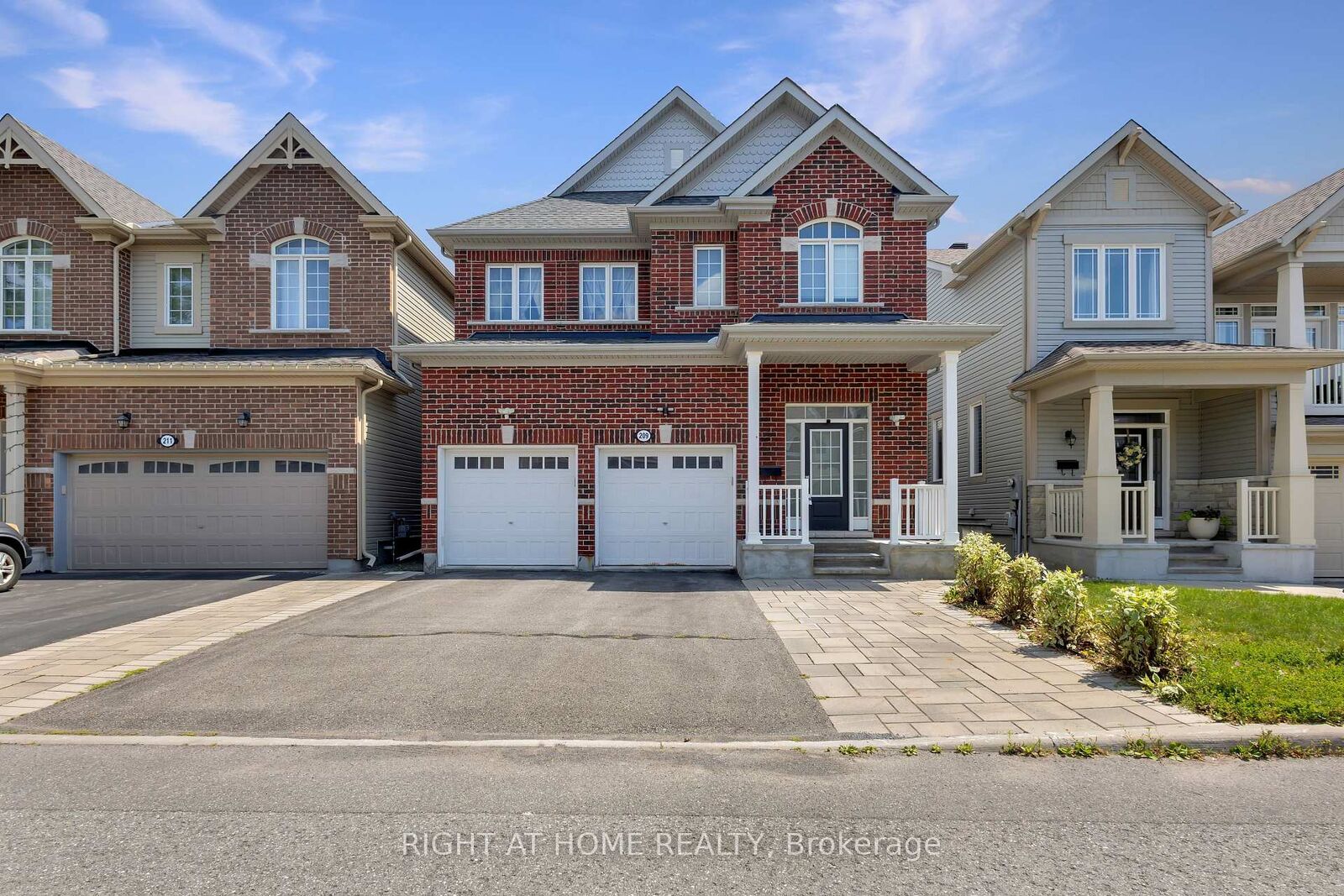 Property Photo:  209 Rivertree Street  ON K2M 0J4 