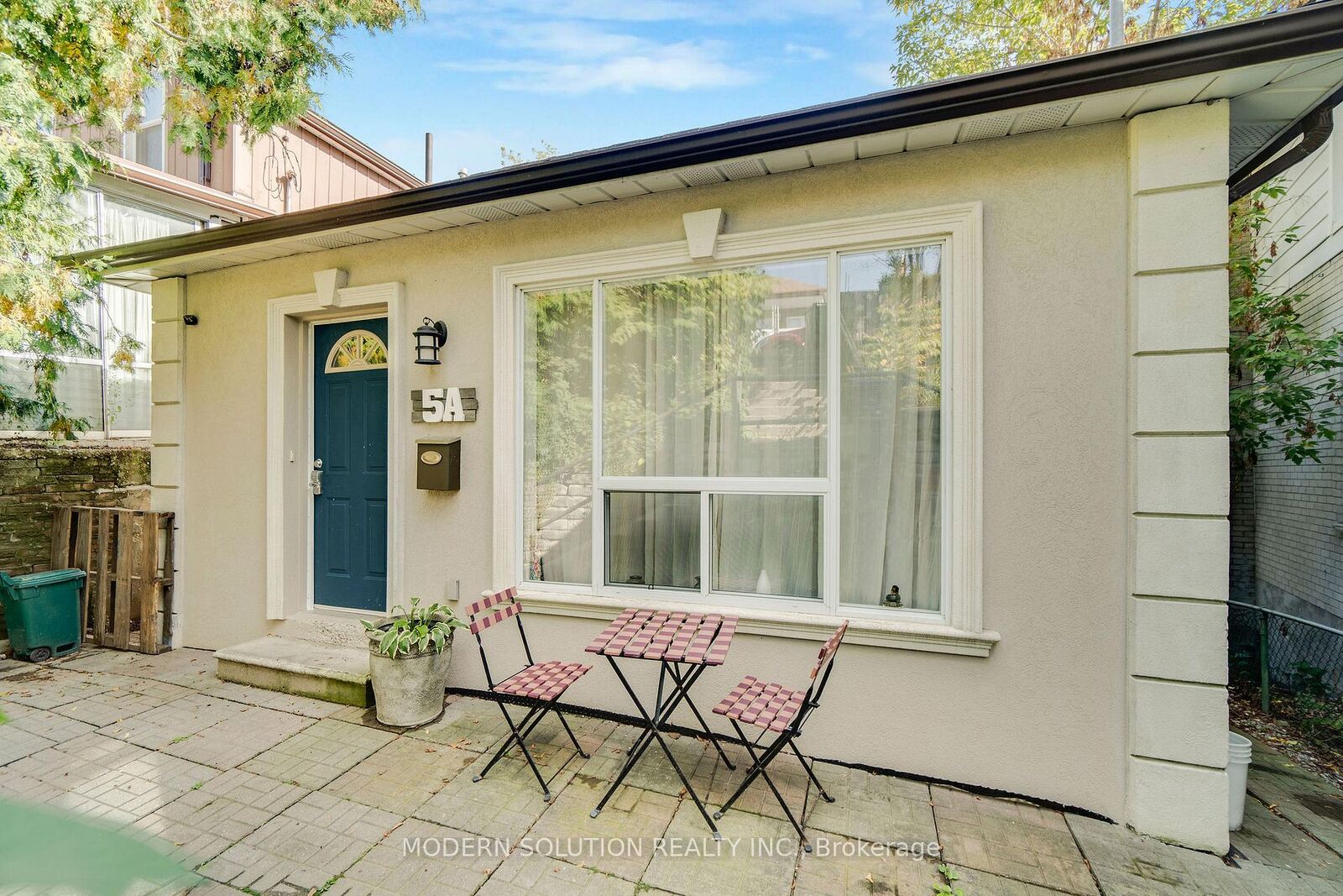 Property Photo:  5A Dynevor Road  ON M6E 3W7 