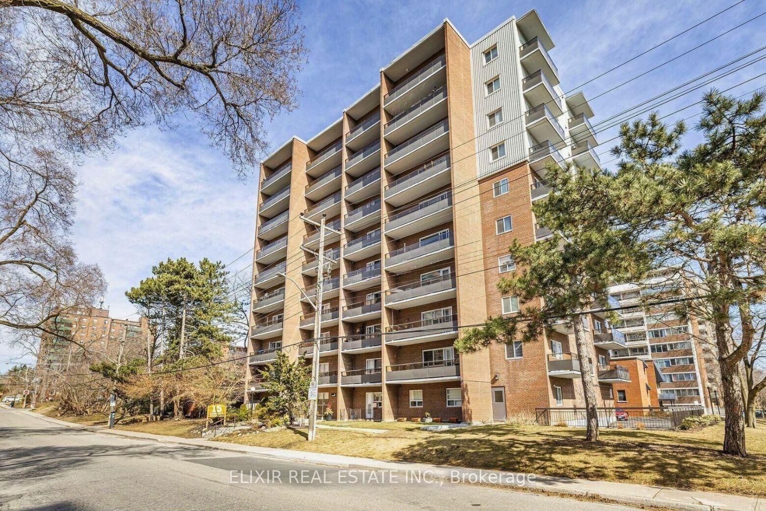 Property Photo: 15 Elizabeth Street N 605 ON L5G 2Z3