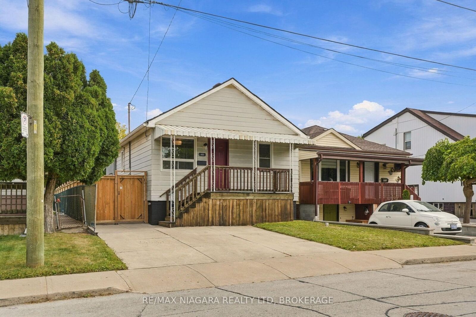 Property Photo:  422 Brunswick Street  ON L8H 6S4 