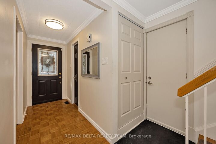 Property Photo: 435 Duvernay Drive ON K1E 2N7