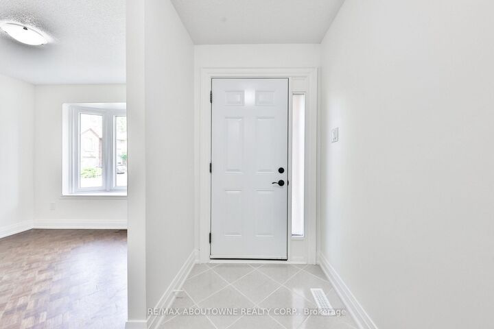 Property Photo:  4635 Regents Terrace 2  ON L5R 1W8 