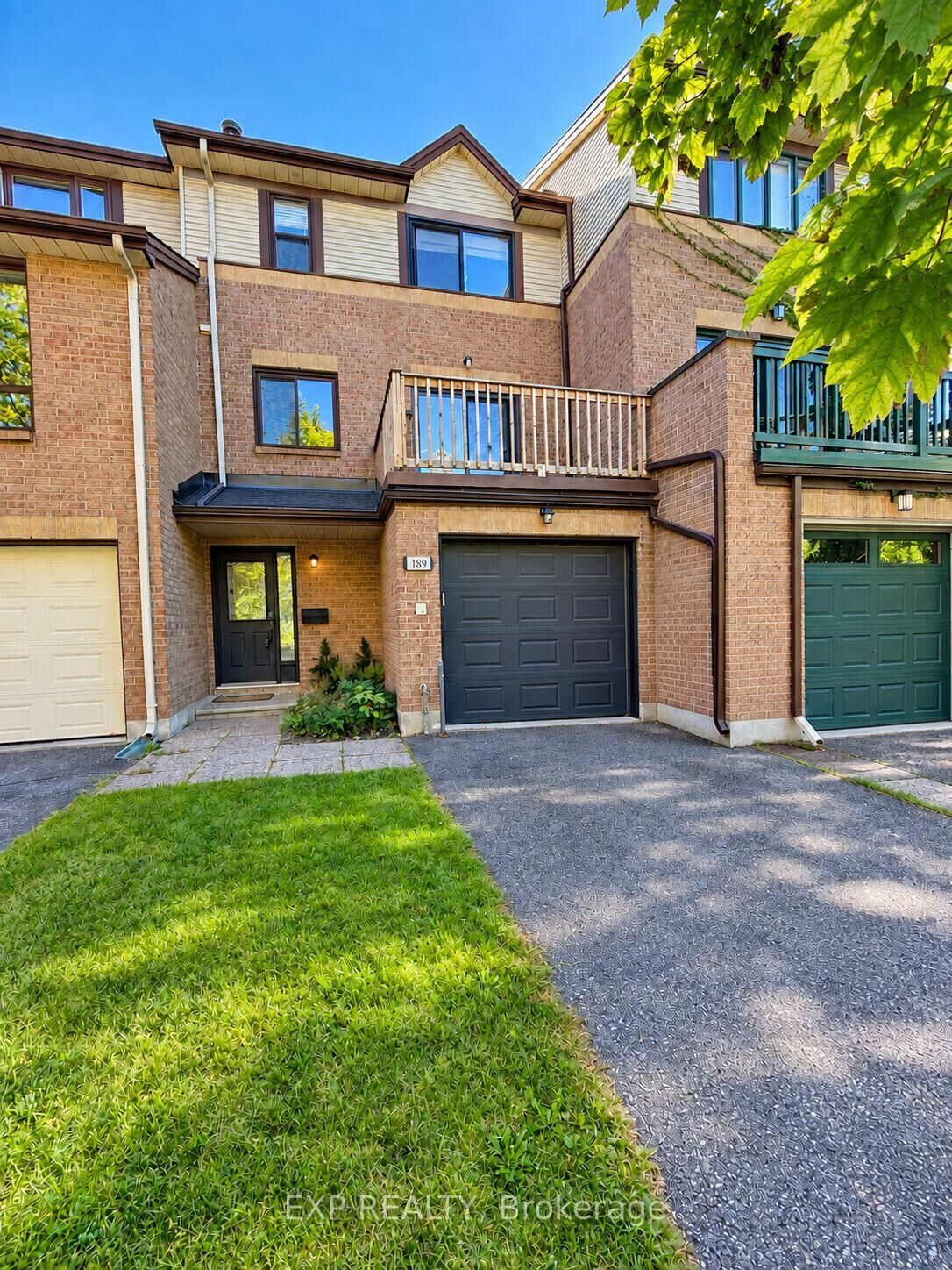 Property Photo: 189 Dunbarton Court ON K1K 4L7