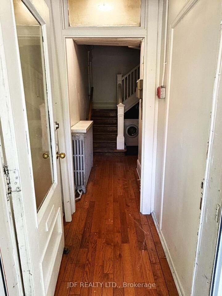 Property Photo:  383 Lansdowne Avenue Main Floor  ON M6H 3Y2 