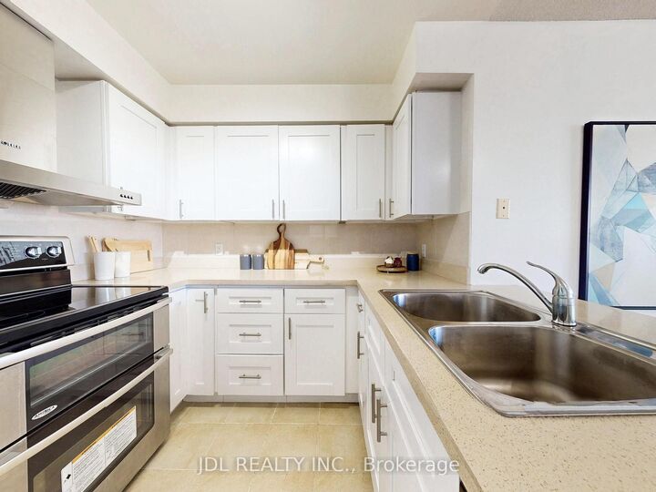 Property Photo:  260 Doris Avenue 906  ON M2N 6X9 