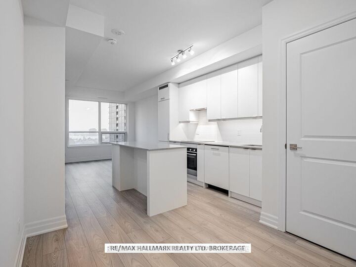 Property Photo:  36 Elm Drive W 1405  ON L5B 0N3 