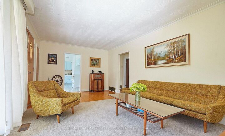 Property Photo:  212 Hallett Avenue  ON L1N 5K8 