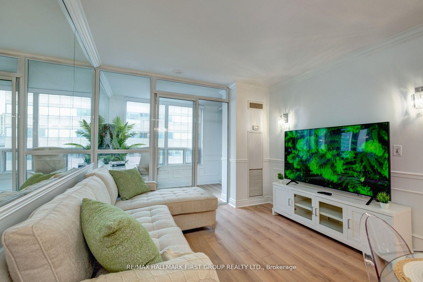 Property Photo:  60 Brian Harrison Way 1008  ON M1P 5J5 