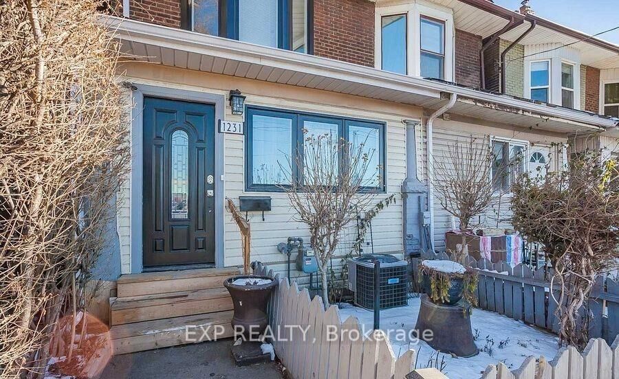 Property Photo:  1231 Bathurst Street  ON M5R 3H3 