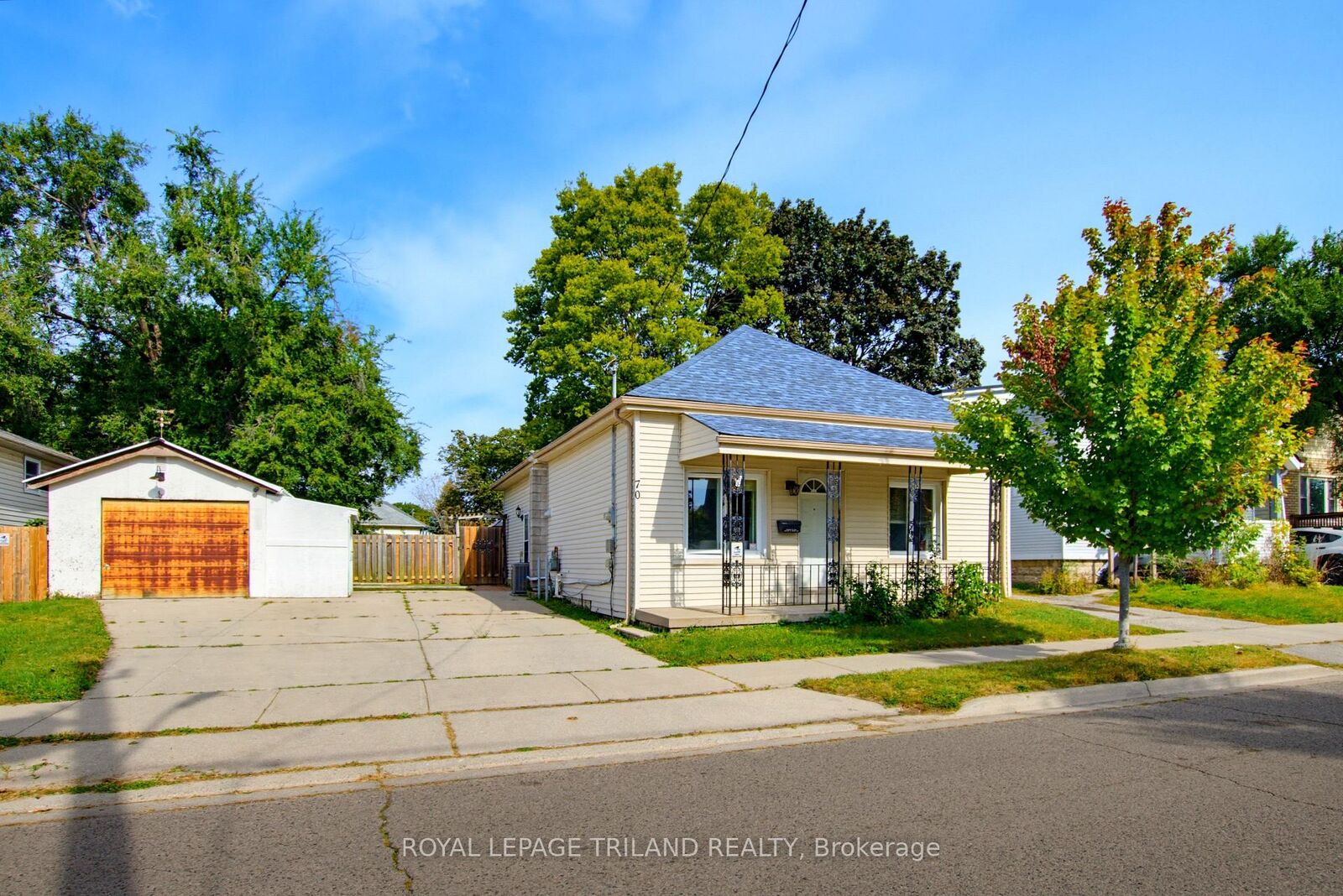 Property Photo: 70 Homan Street ON N5Z 1A8