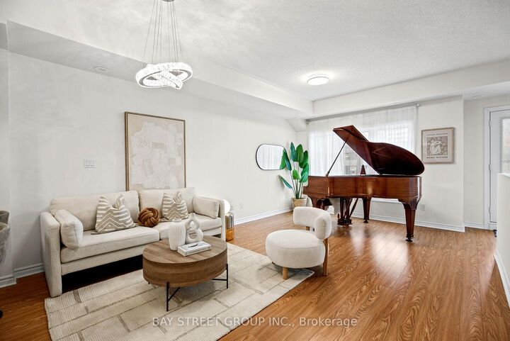 Photo de la propriété:  1 Eaton Park Lane E 23  ON M1W 0A5 