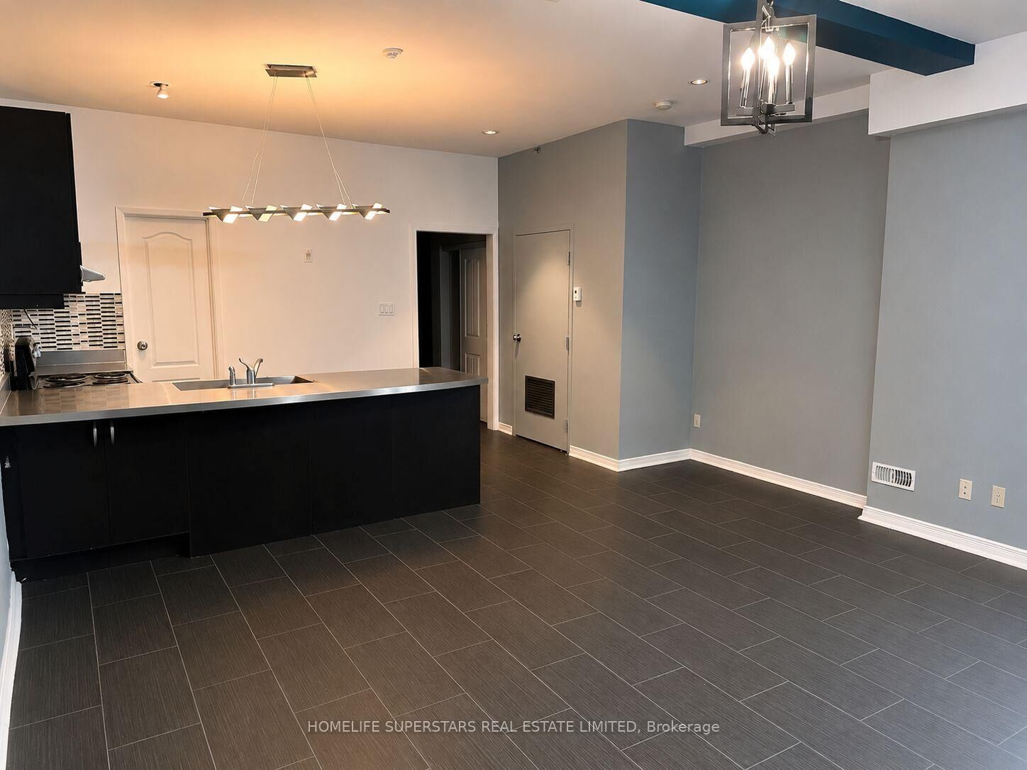 Property Photo:  38 Kensington Place 207  ON M5T 2J9 