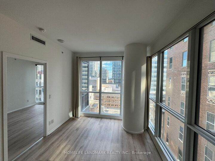 Property Photo:  70 Temperance Street 1806  ON M5H 0B1 