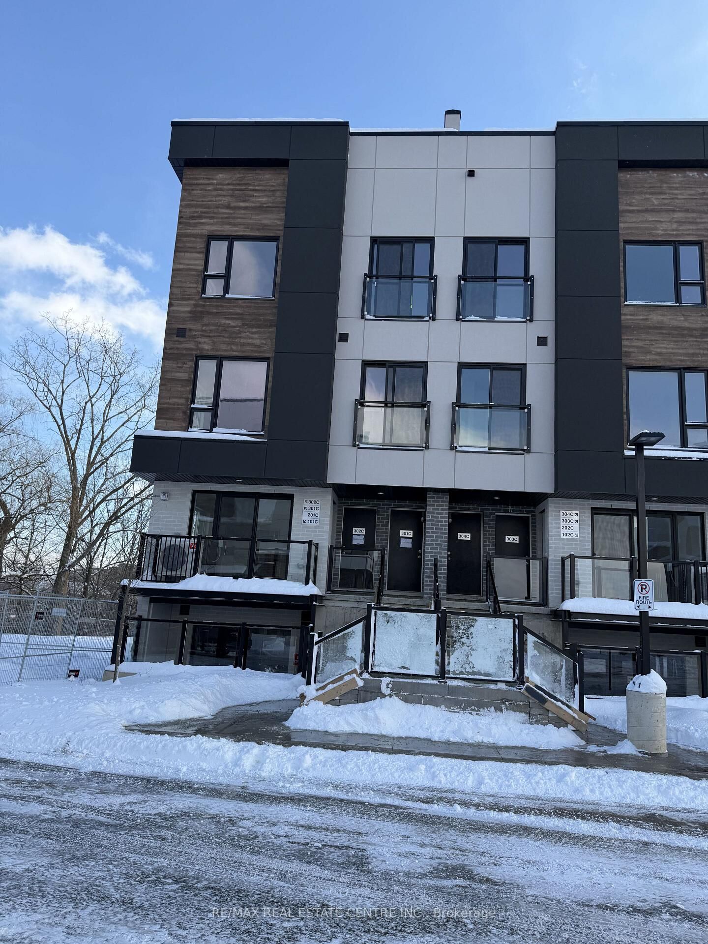 Property Photo:  16 Melbourne Avenue Suite 334 (302C)  ON L2P 3J8 
