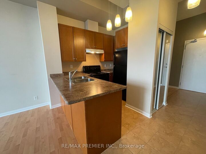 Property Photo:  1600 Keele Street 521  ON M6N 5J1 