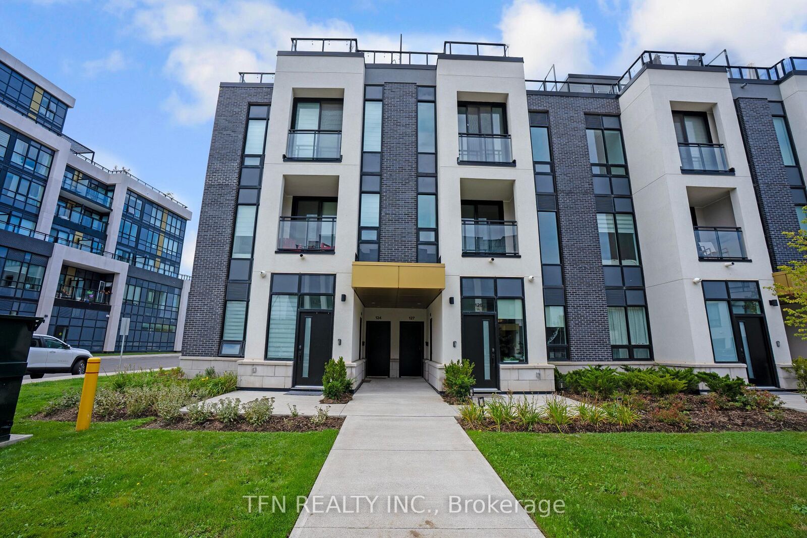 Property Photo:  3020 Trailside Drive 127  ON L6M 4M2 