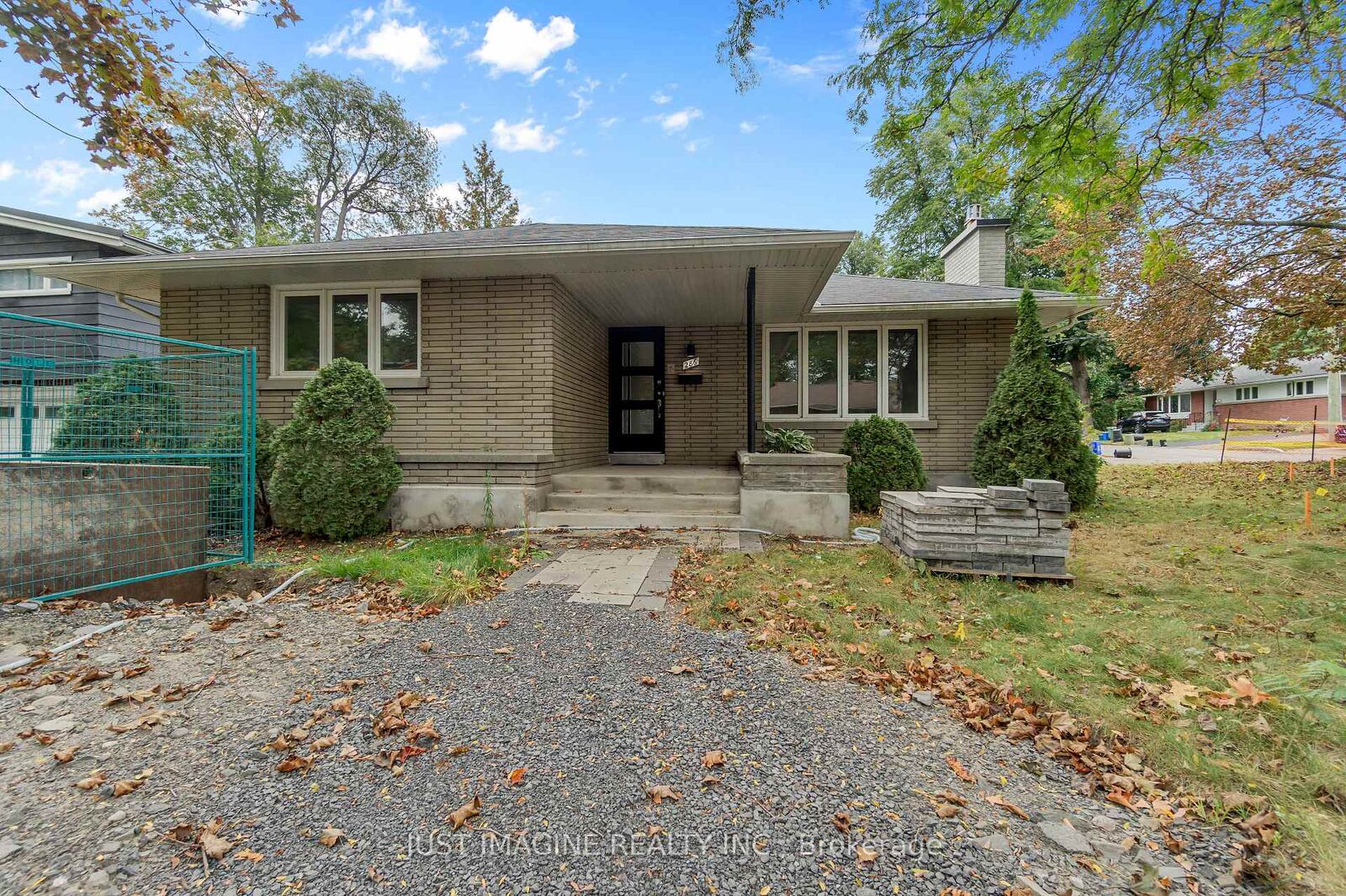 Property Photo:  286 Clare Street  ON K1Z 7E4 