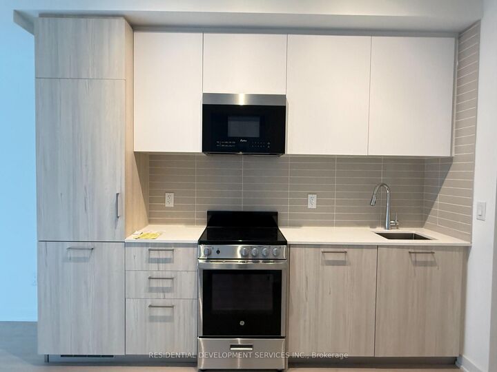Property Photo:  65 Mutual Street 402  ON M5B 0E5 