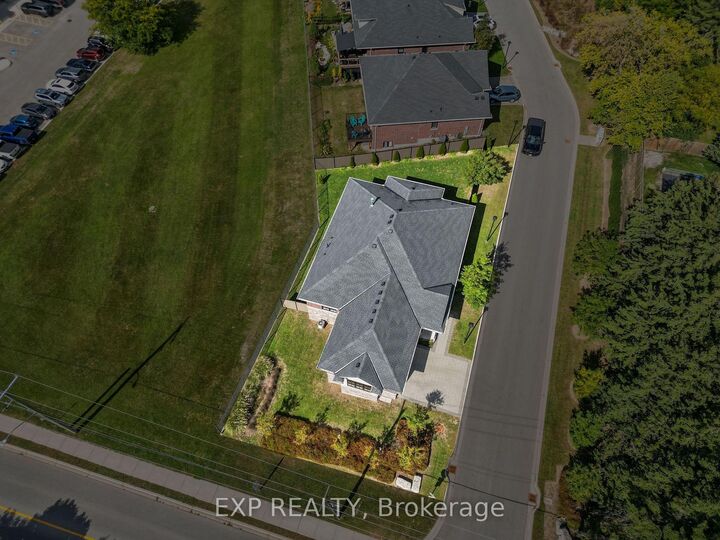 Photo de la propriété:  10038 Oxbrow Drive 1  ON N0L 1R0 