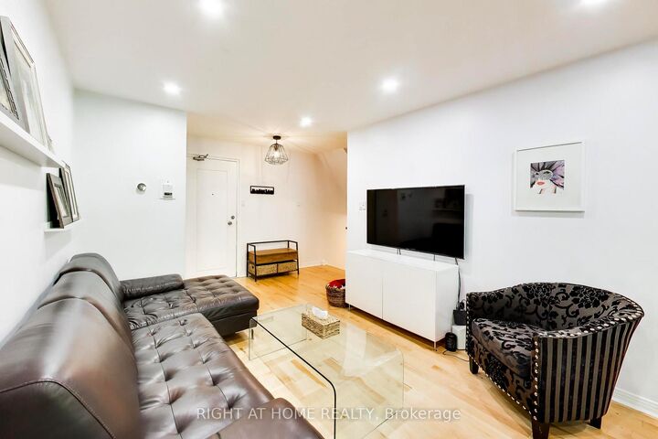 Property Photo:  46 Three Valleys Drive 3  ON M3A 3B5 