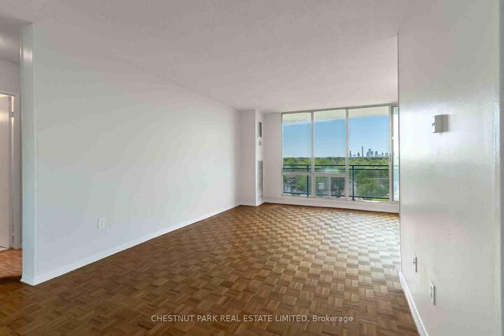 Property Photo:  150 Lakeshore Road W 1412  ON L5H 3R2 