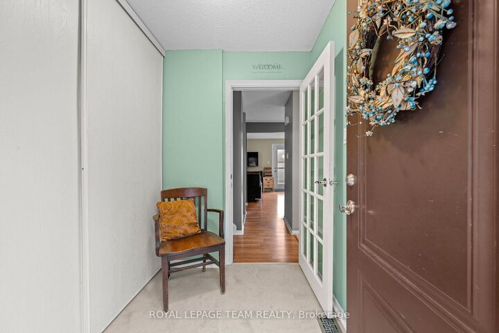 Photo de la propriété:  128 McClintock Way  ON K2L 2A4 