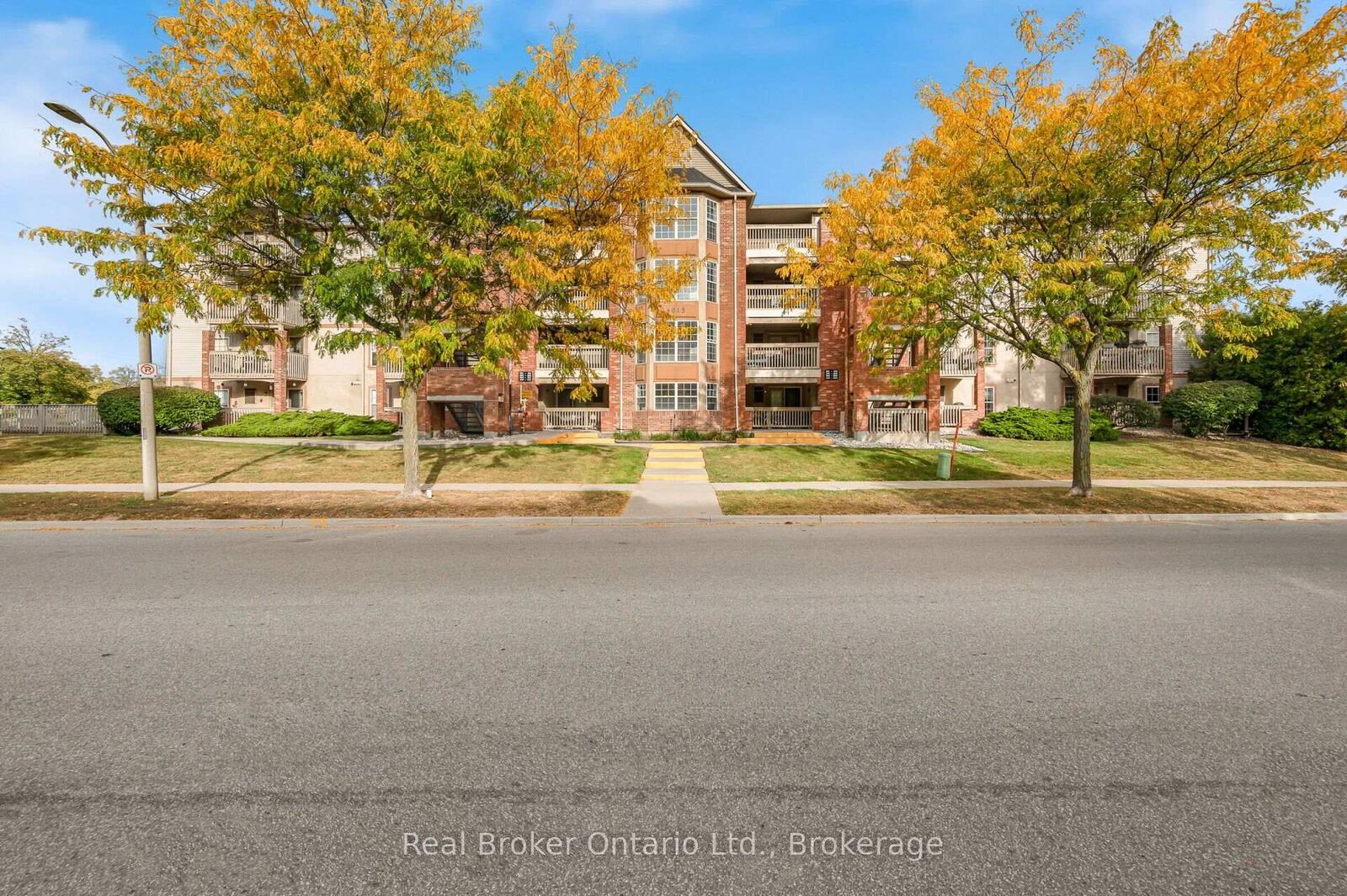 Property Photo: 4015 Kilmer Drive 204 ON L7M 4M4