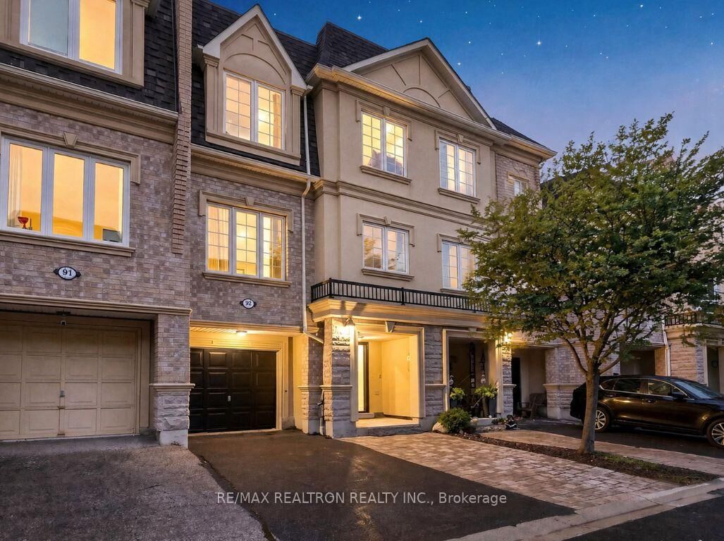 Photo de la propriété:  1250 St. Martins Drive 92  ON L1W 0A2 