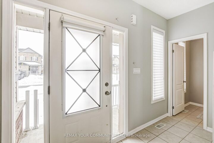 Photo de la propriété:  16 Don Hadden Crescent  ON L0C 1H0 