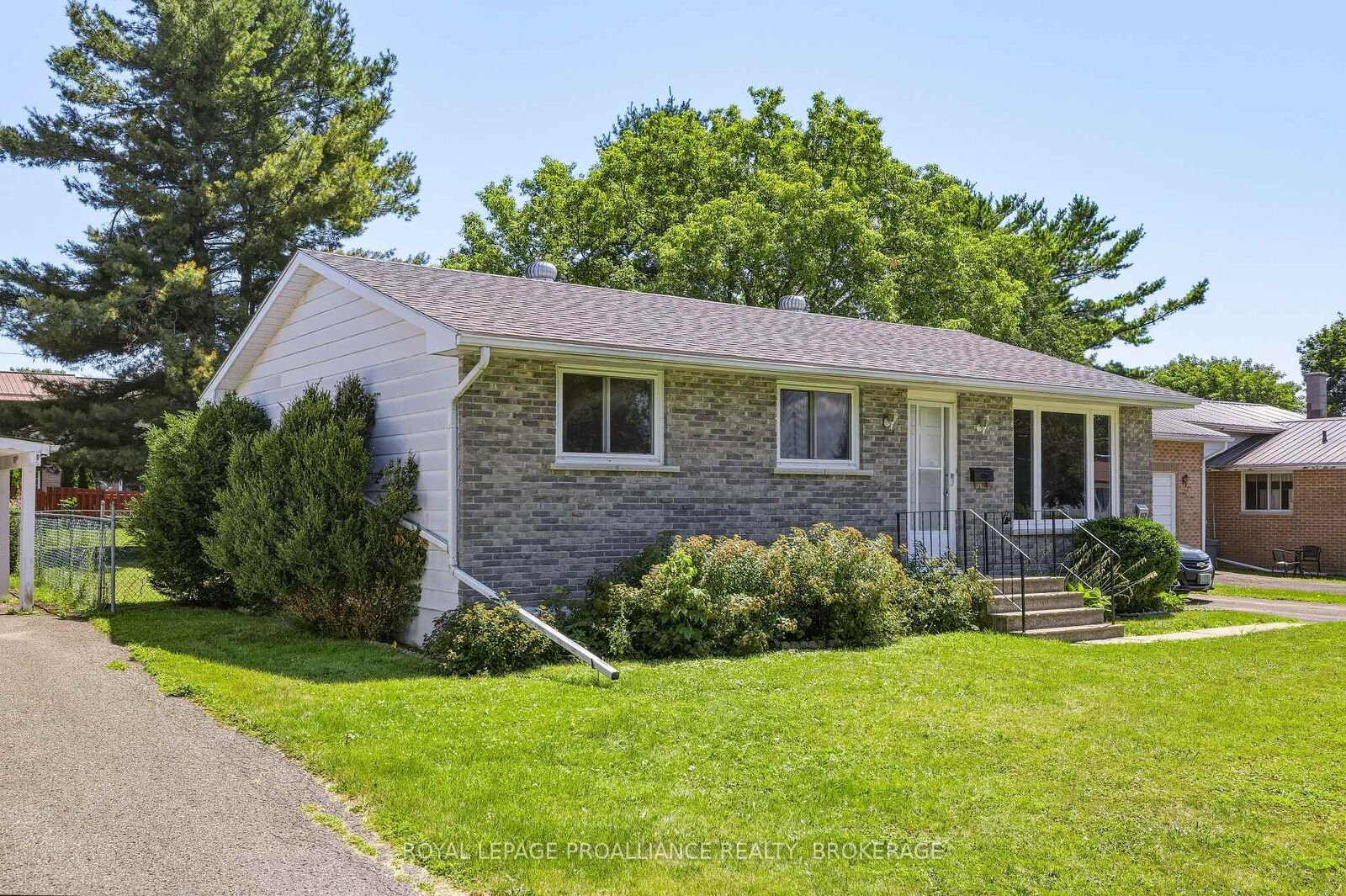 Photo de la propriété:  367 Georgiana Street  ON K7G 1N1 