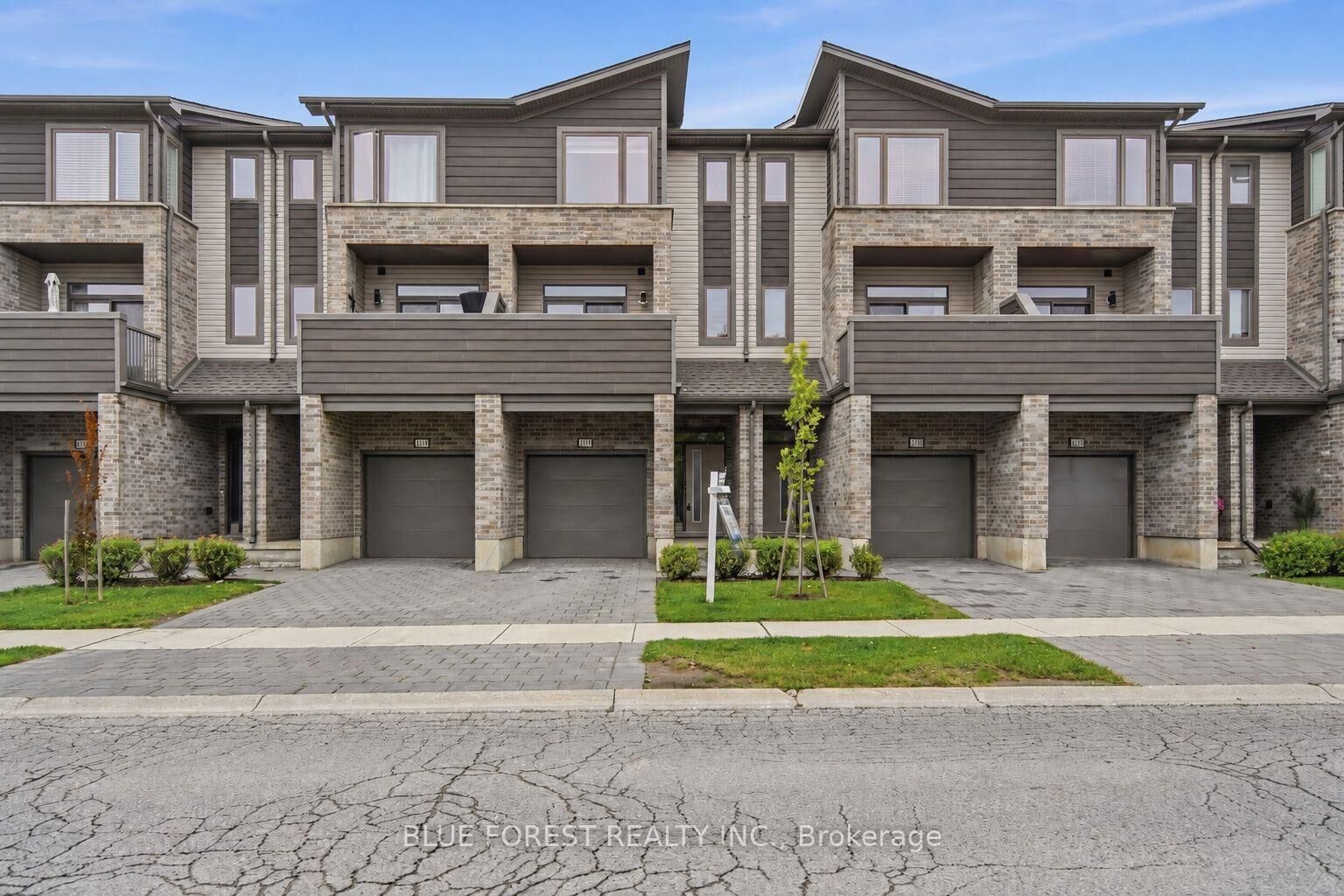 Property Photo:  2112 Meadowgate Boulevard  ON N6M 0H5 