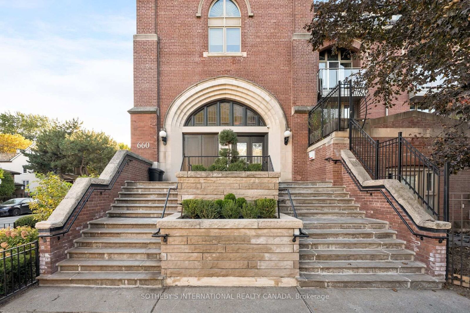 Property Photo:  660 Pape Street 102  ON M4K 3S5 