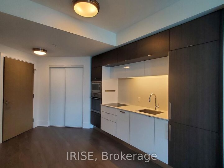 Property Photo:  1 Edgewater Drive 708  ON M5A 0L1 