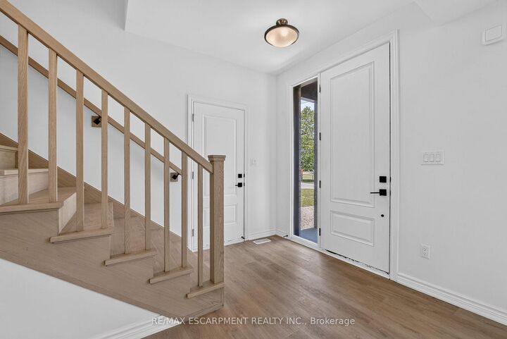 Property Photo:  203 Park Street  ON L0S 1N0 