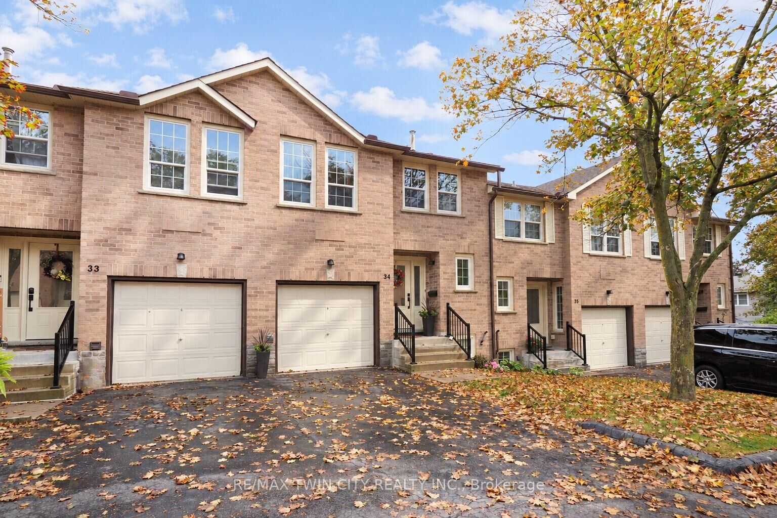 Property Photo:  375 Holiday Inn Drive 34  ON N3C 3P6 