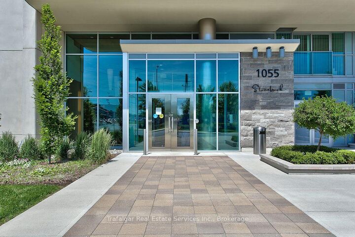 Property Photo:  1055 Southdown Road 512  ON L5J 2Y7 