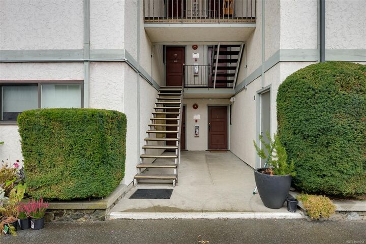 Property Photo:  1625 Belmont Ave #303  BC V8R 3Y8 
