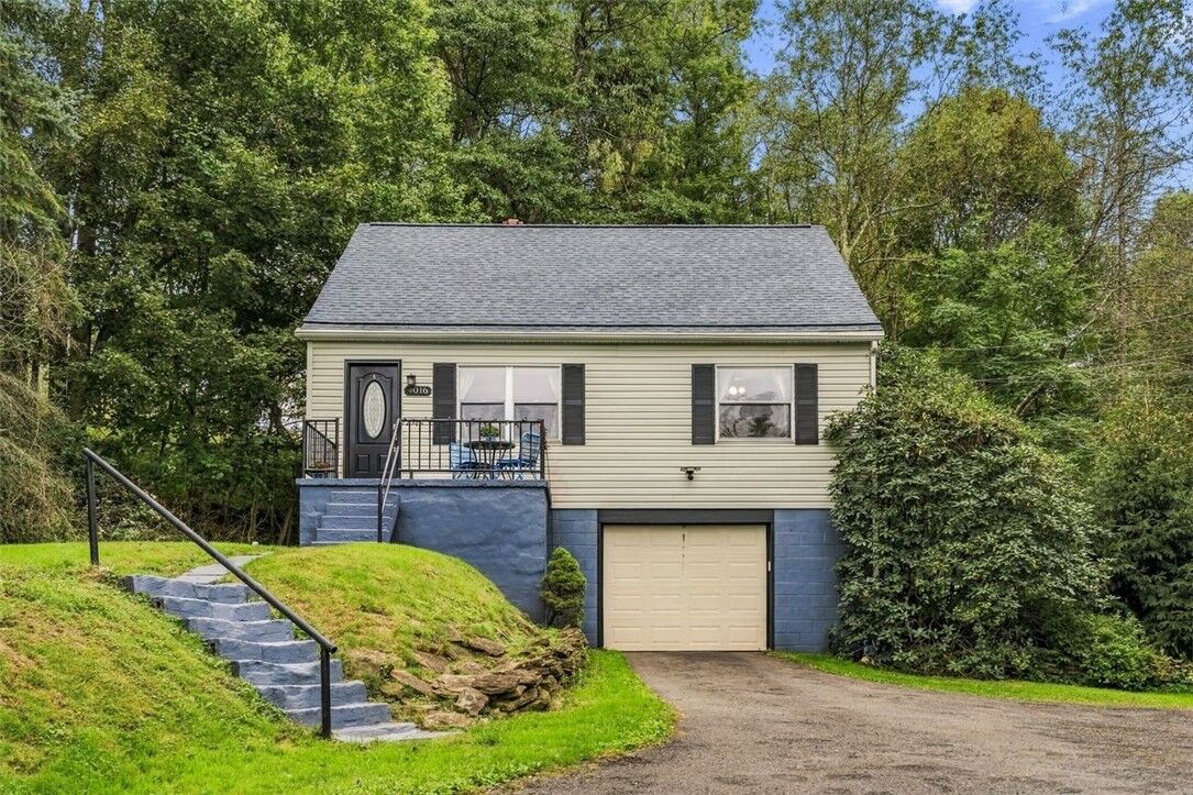 Property Photo: 4016 Gibsonia Rd PA 15044