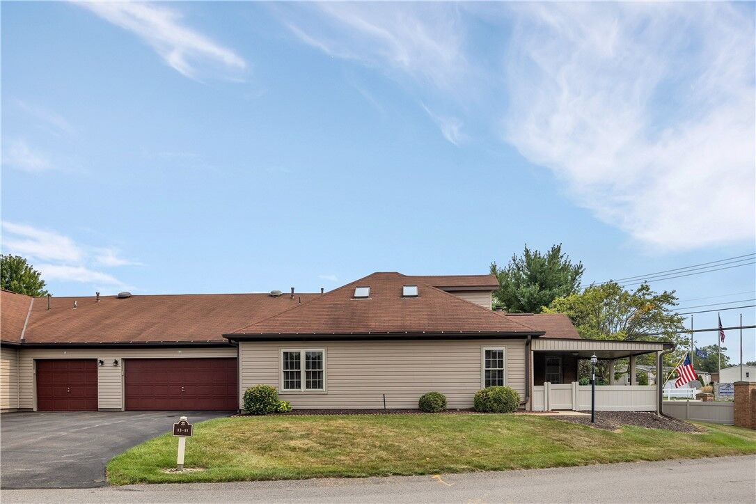 Property Photo: 11 Ashford Dr PA 16066