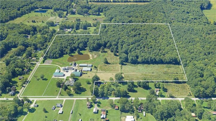 Property Photo: 1325 Braceville Robinson Road OH 44470